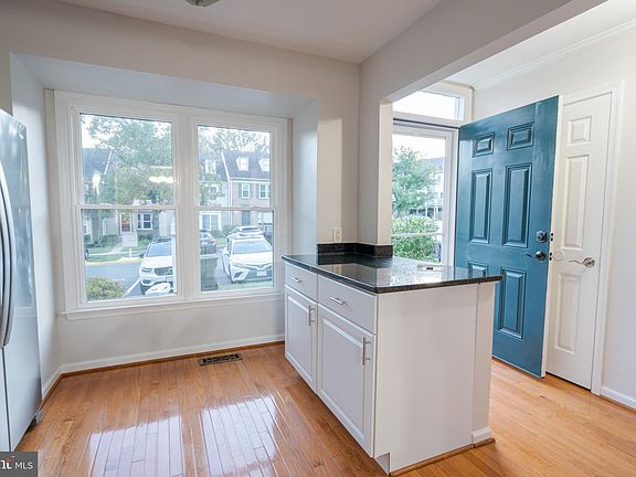 3rd image of 13958 Lightburn Ln