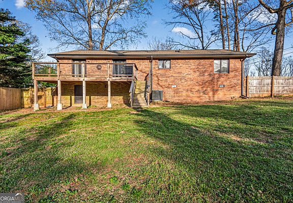 5th image of 23 Stonewood Forest Rd