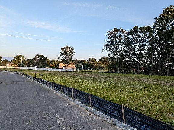 3rd image of 22 Burnside