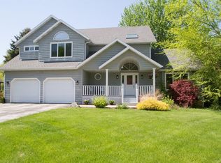 1366 Muscatatuck Dr, Valparaiso, IN 46385