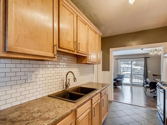 3rd image of 652 36th Ave NE APT 1
