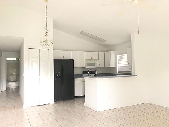 3rd image of 206 Horstfield Dr