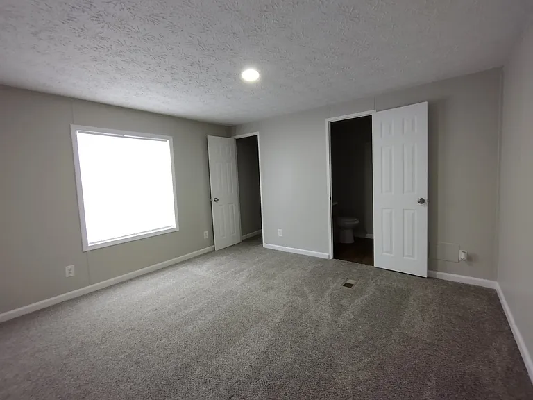 14 Birch Crest Dr — Photo 5
