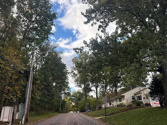 4th image of 726 Morningview Ave