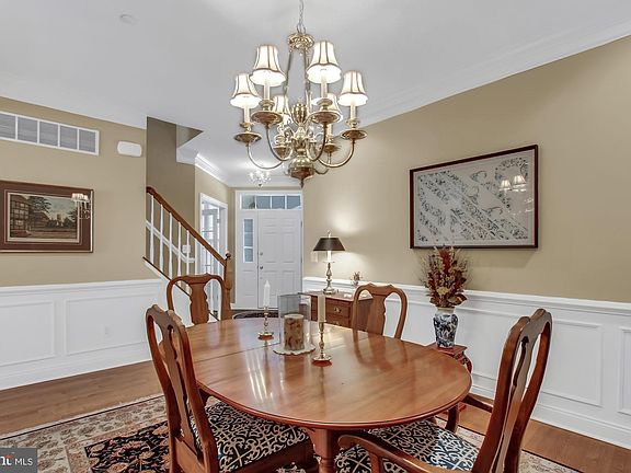5th image of 905 Cider Mill Ln