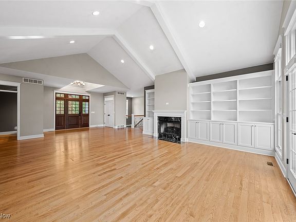 5th image of 8489 Lake Shore Dr