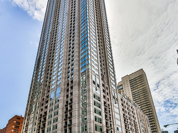 4th image of 33 W Ontario St APT 32B