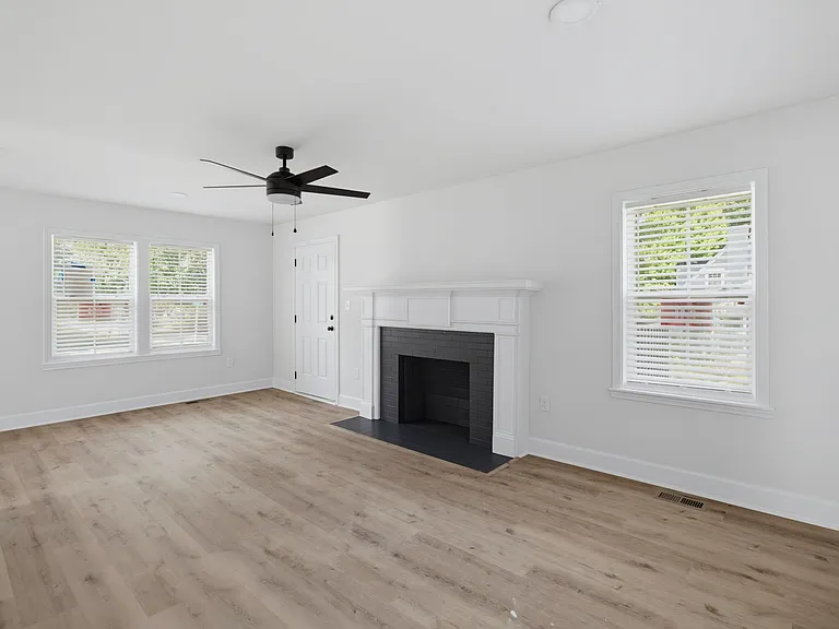 1370 Seminole Dr — Photo 12
