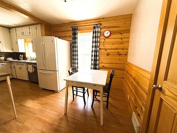 4th image of 618 Park Avenue E