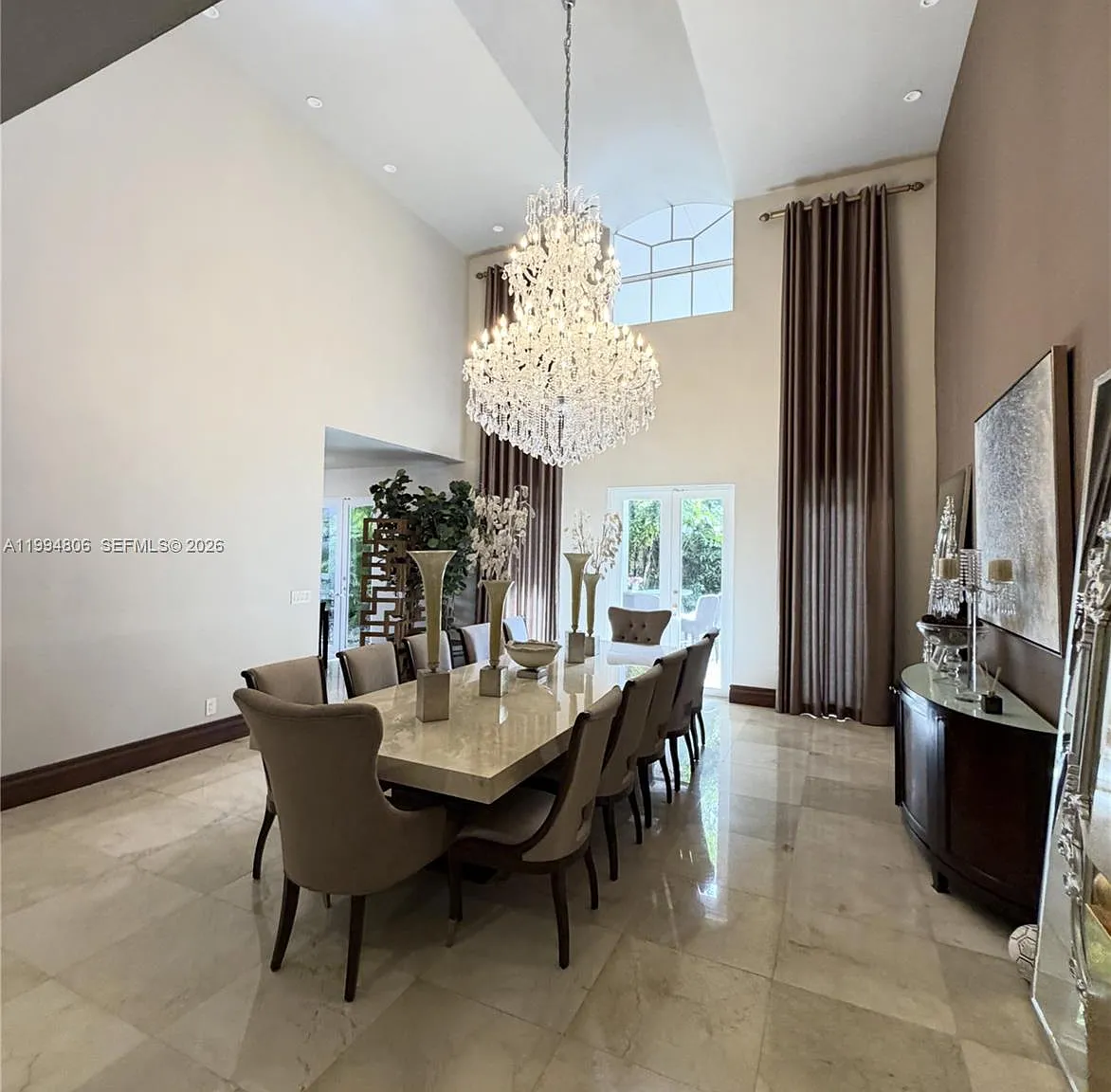 5 bed, 6122 sqft, $38,000 — Photo 1
