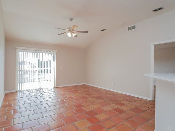 4th image of 1205 Maclaren St