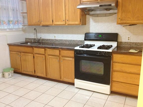 5th image of 107 Cabrillo St