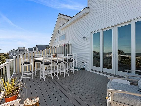 2nd image of 3014 Marine Pl #North