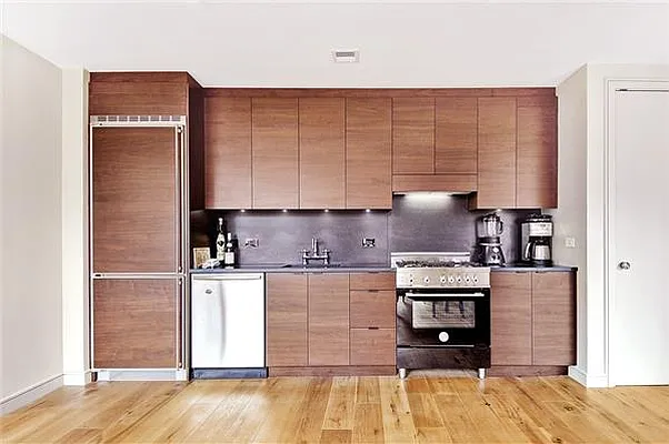 Sold by R New York | media 6