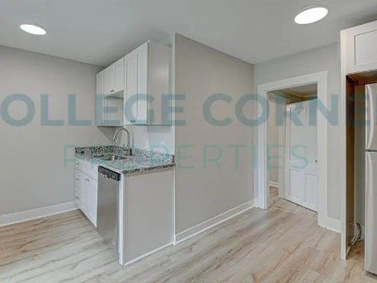 639 S Poplar St #C — Photo 11