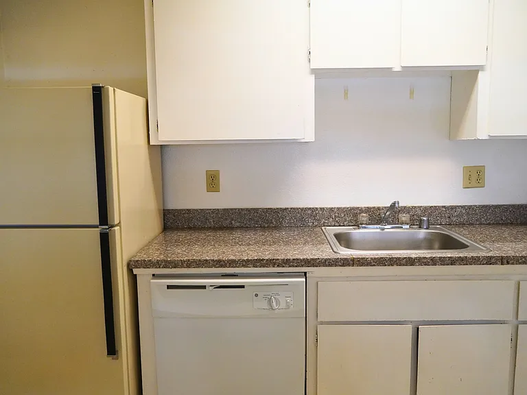 Cannery Apartments — Photo 7