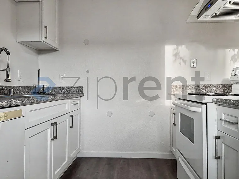 203 Lualan Ln #L-D — Photo 10