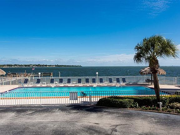 4th image of 7430 Sunshine Skyway Ln S APT 402