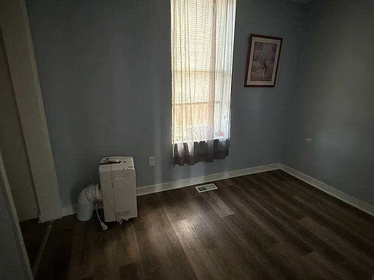 2101 S Marshall Blvd #1E — Photo 6
