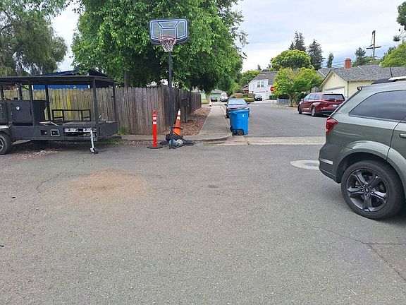 Exterior Neighborhood (street photo)