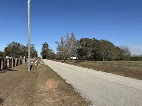 Exterior Neighborhood (street photo)