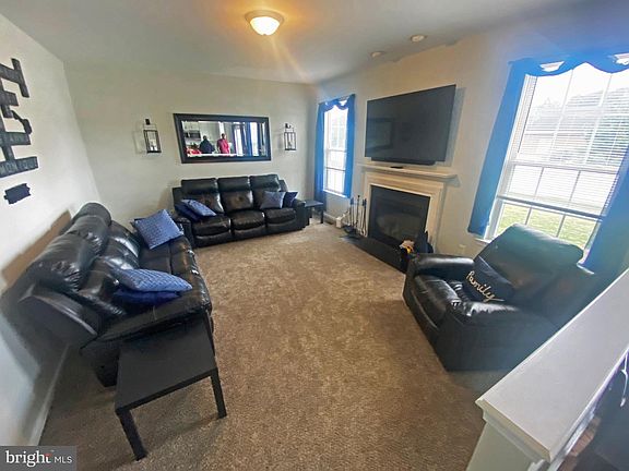 3rd image of 772 Sherwood Dr