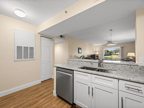 5th image of 812 Key Royal Cir #8264