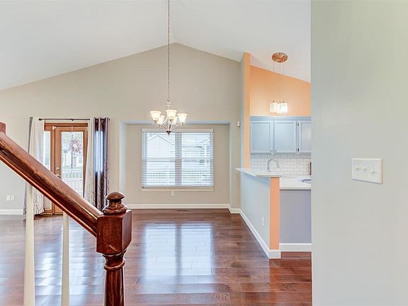 3rd image of 2066 King Arthur Ct