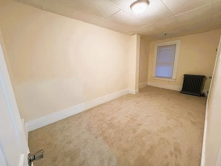 348 Walker St #R4 — Photo 4