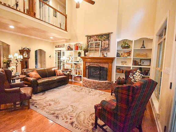 4th image of 1505 Eagle Crest Dr