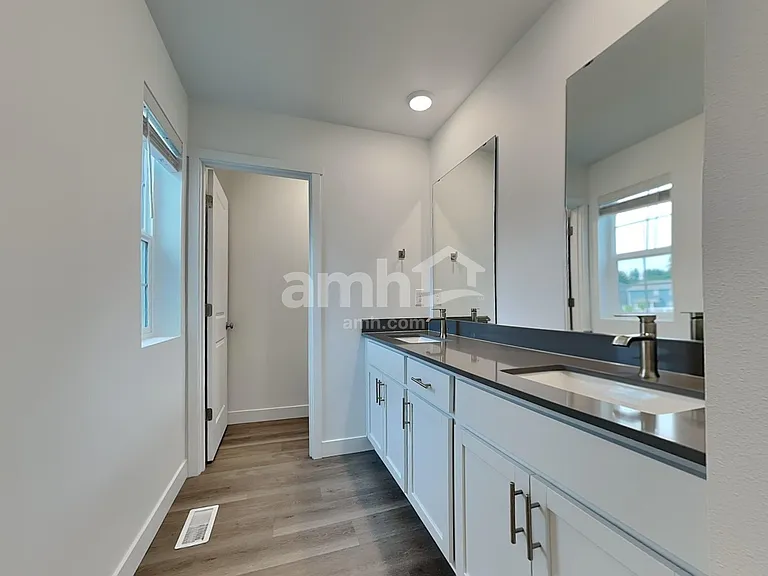 7718 Selah St SW — Photo 14