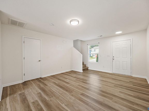 5th image of 203 Farmington Dr