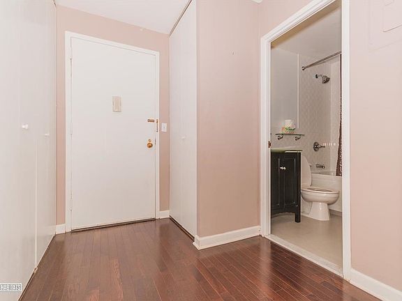 4th image of 301 Cathedral Pkwy #1-P