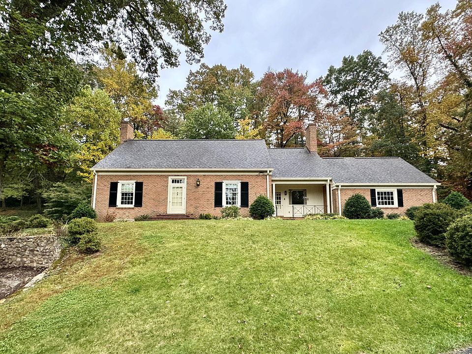 1st image of 4566 Royal Oak Dr SW