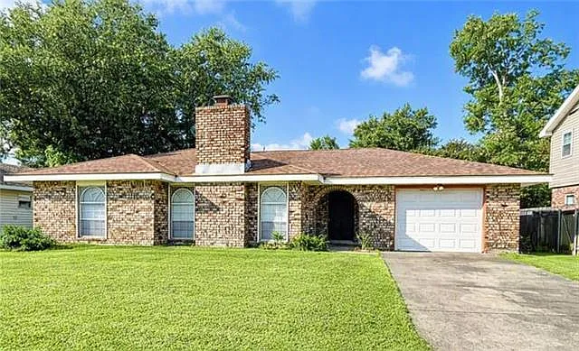 3 bed, 2.0 bath, 1576 sqft, $2,200 — Photo 1