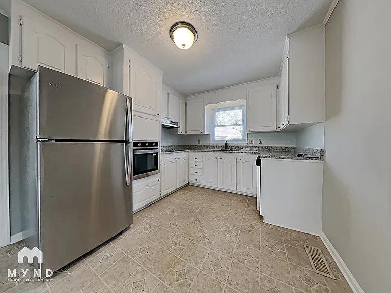 1708 N New Hope Rd — Photo 3