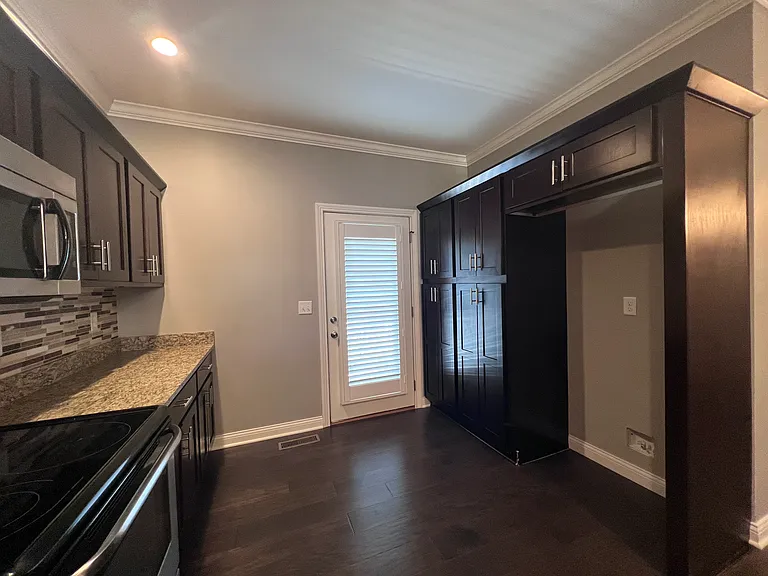 848 Denzil Ave — Photo 7