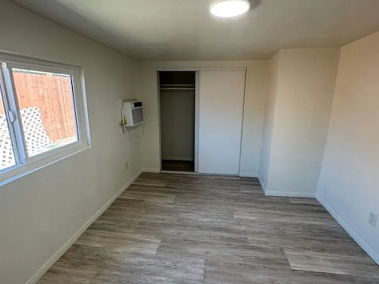 23892 Hemlock Ave — Photo 5