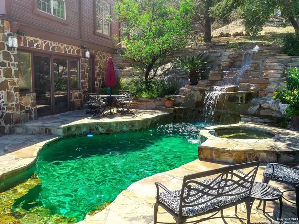 27728 Ramblewood Street, San Antonio, TX 78261