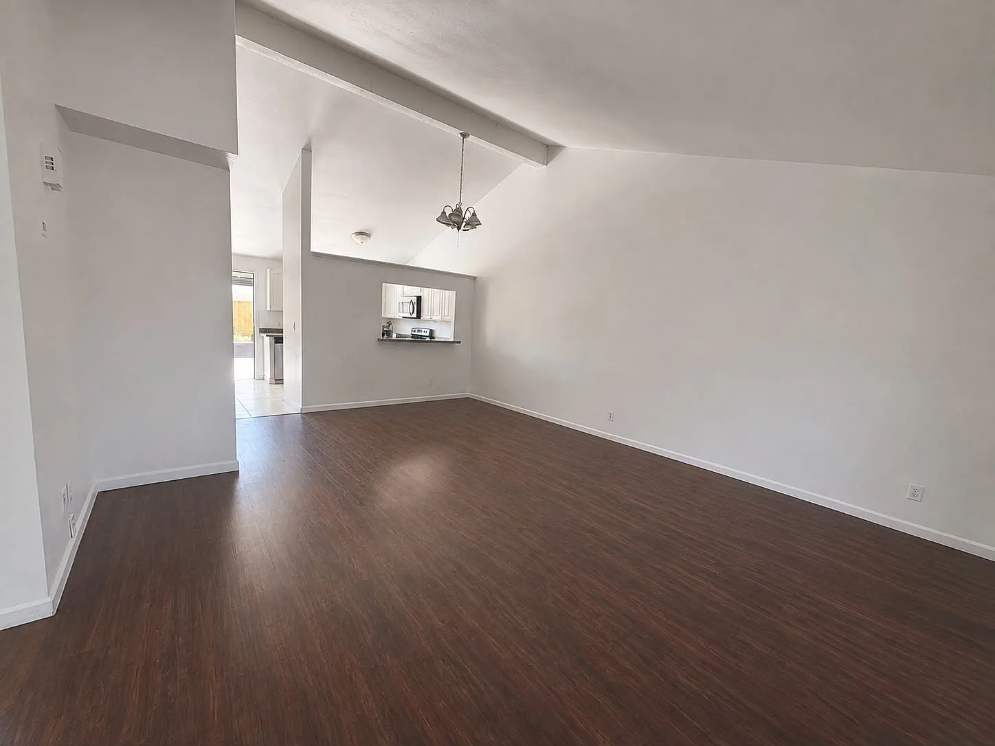 3 bed, 1111 sqft, $2,200 — Photo 3