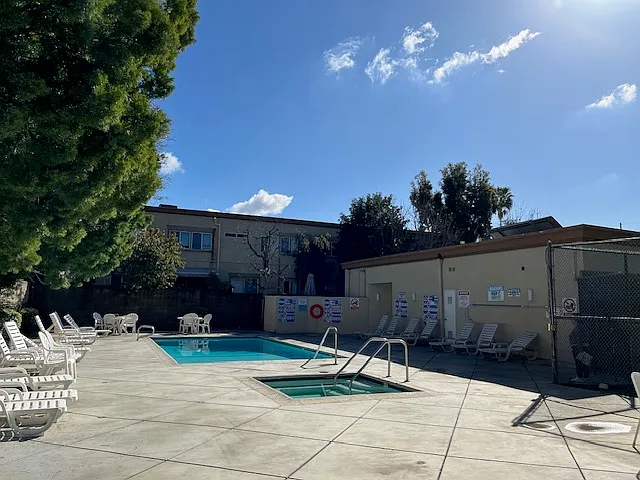 Nordhoff Townhomes — Photo 3