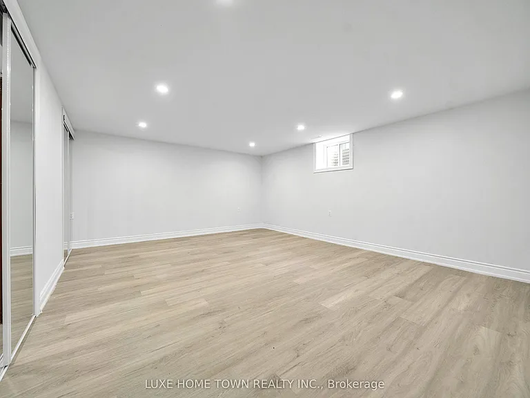 5 Centennial Dr — Photo 32