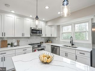 7927 E Rockglen Ct, Springfield, VA 22152