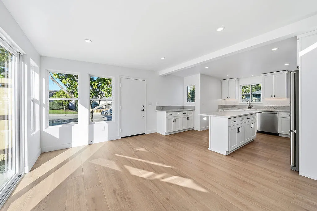 5 bed, 1376 sqft, $9,600 — Photo 4