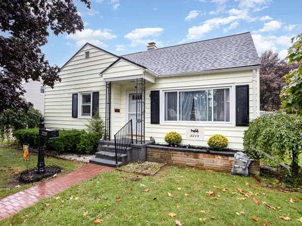 2209 32nd St, Bay City, MI 48708