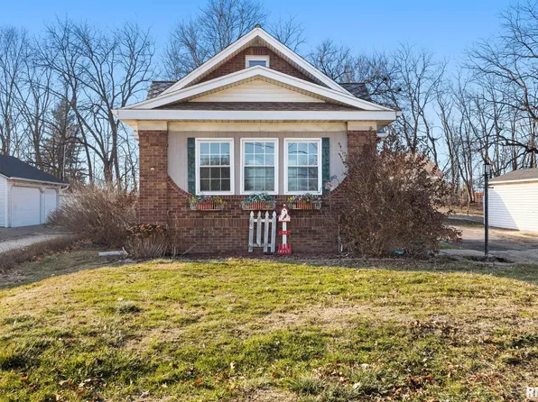 706 N Main St, Washington, IL 61571