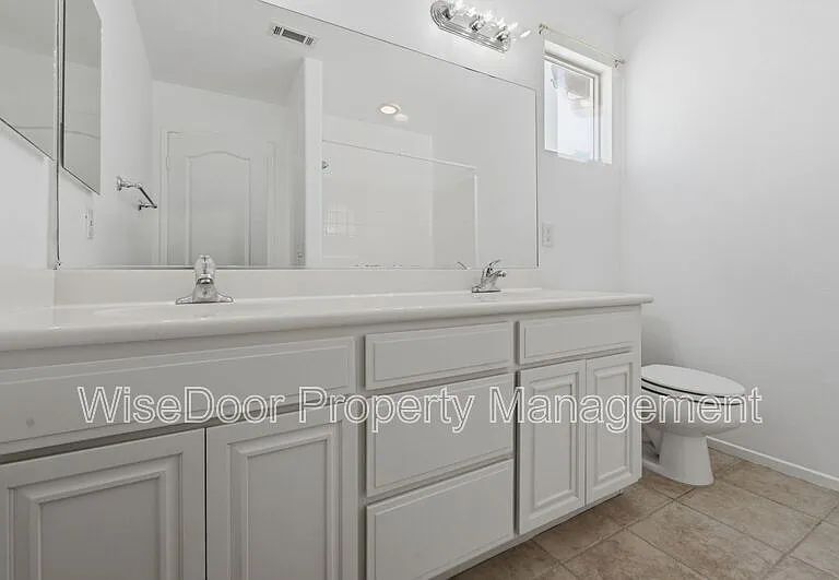 1087 Waterfall Way — Photo 32