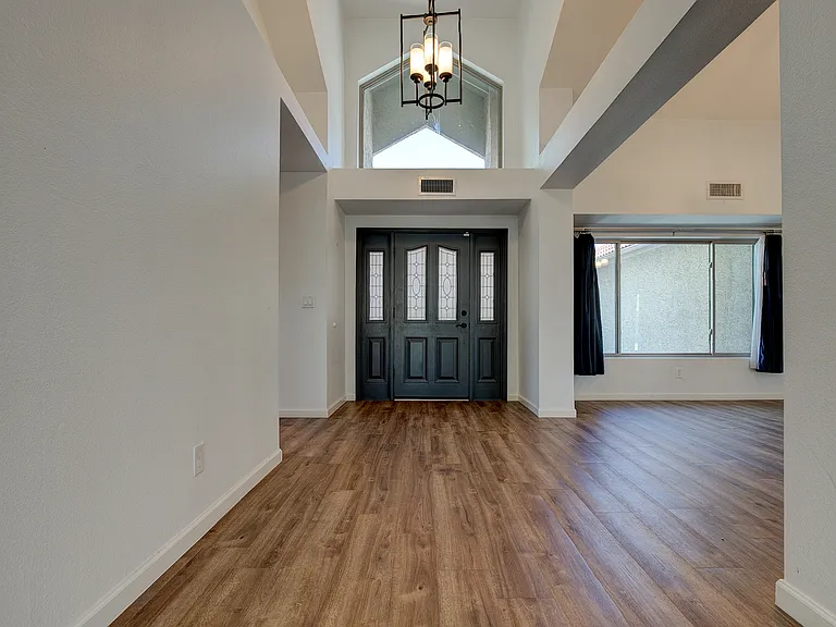1945 E Velvet Dr — Photo 8