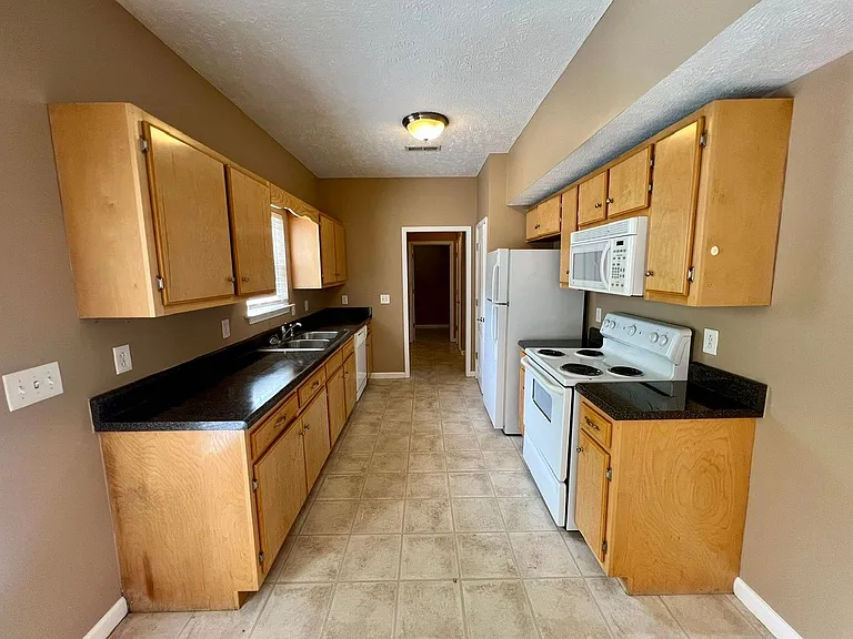 453 Drexel Ct — Photo 5