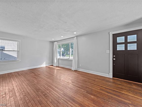 4th image of 4527 Laurel Rd